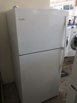 Whirlpool apartment sizes refrigerator w-3 moths warranty