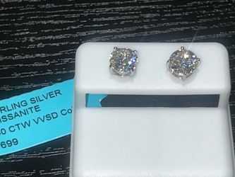 Men’s moissanite earrings