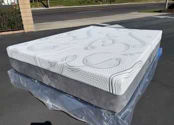 Queen Organic Hybrid Cooling Gel Memory Foam Mattress!!