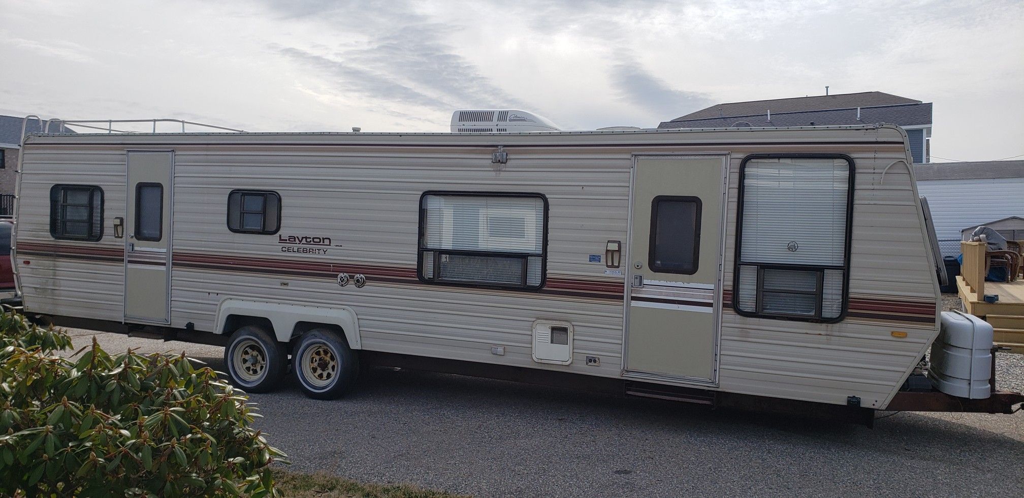 1989 35ft Layton Celebrity camper