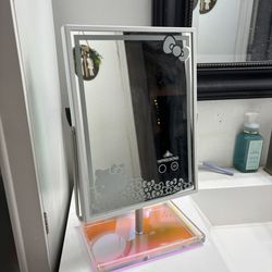 IMPRESSIONS Hello Kitty Vanity Mirror