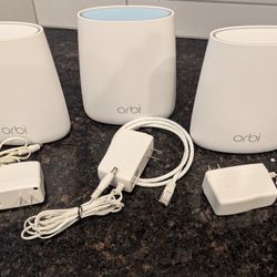 Netgear Orbi Tri-Band Mesh WiFi Router, 2.2Gbps