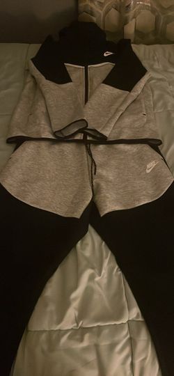 Gray and black nike tech size m