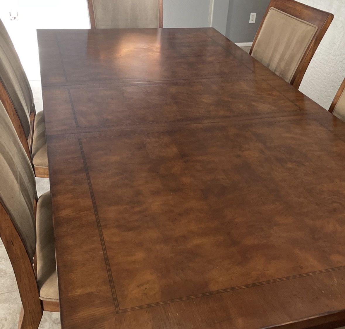 Dining Room Table With Chairs 