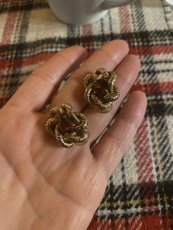 ST JOHN Vintage Clip On Earrings 