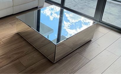 MIRRORED SQUARE TABLE BRAND NEW