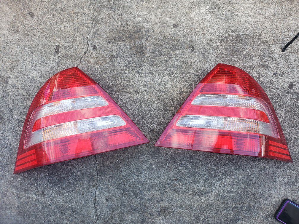 05 to 07 Mercedes Benz taillights for sale