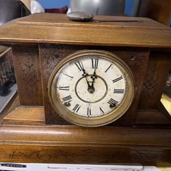 E. Ingraham Co. Mantel Vintage Clock .