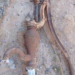 Antique Water Pump For Garden Decor