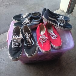 4 PAIRS OF VAN'S OFF THE WALL TENIS SHOES. ALL SIZE 13