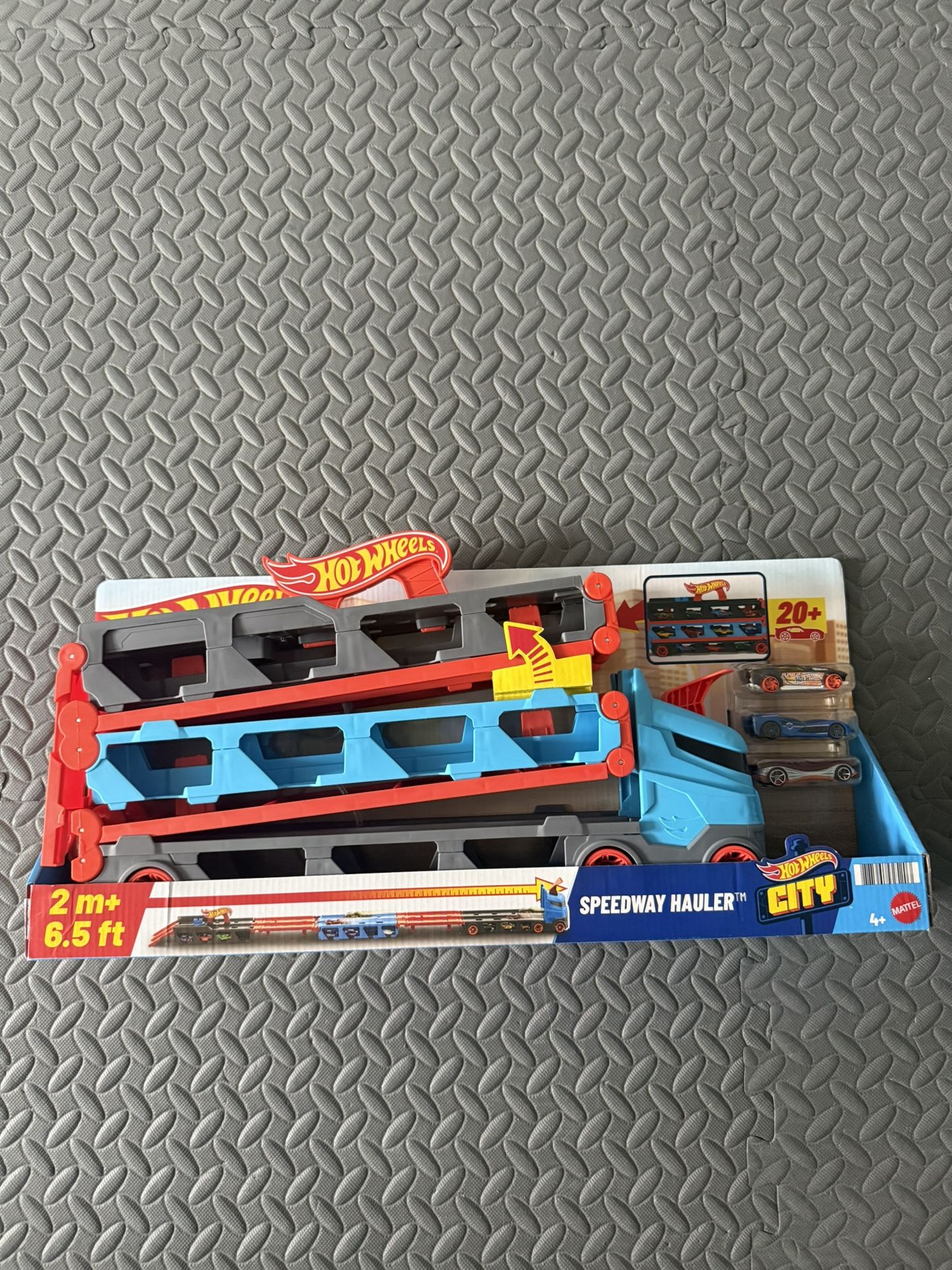 Hot Wheels Speedway Hauler Storage Carrier Truck 6.5 ft Long Racetrack