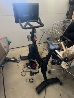 Peloton Bike (Gently Used)