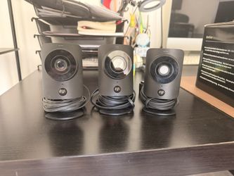 SimpliSafe Indoor Security Cameras - Set of 3 - Wired - Works Great 
