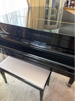 Yamaha Black Baby Grand GH1 Piano with bench