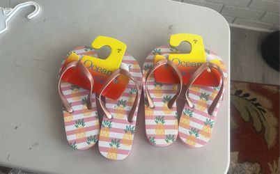 Op Beach and pool sandals for girls