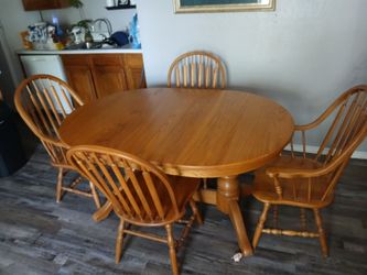 Dining Room Table & Chairs