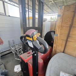 Uline Fully Powered Stacker -125” Lift