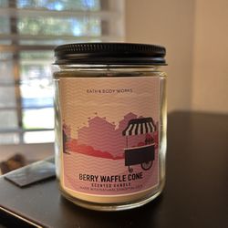 Bath and body works candle 