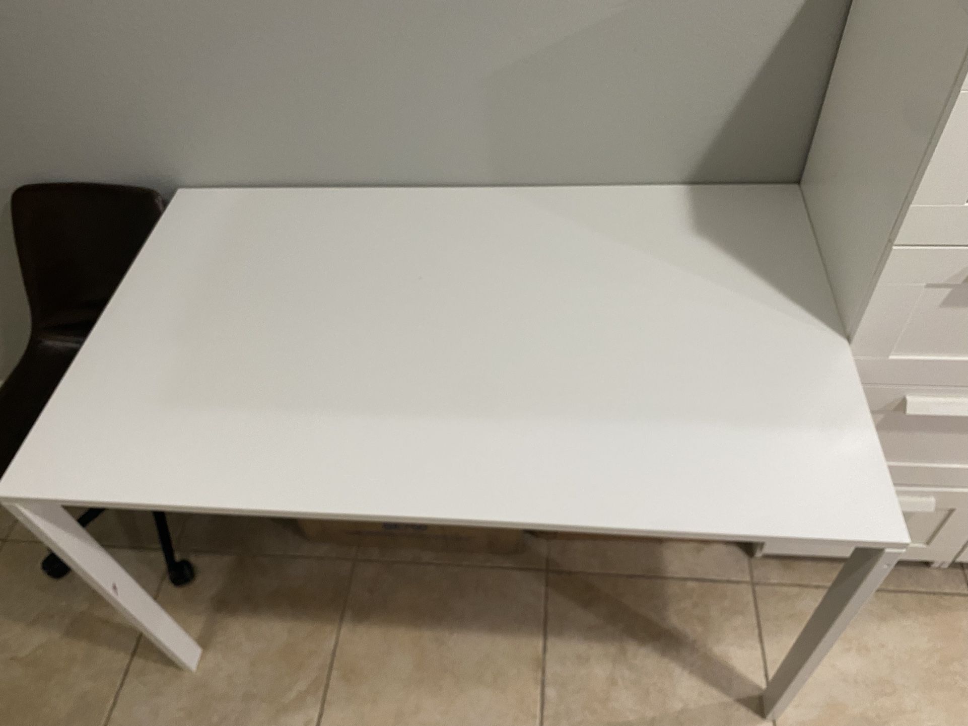 Desk/table 