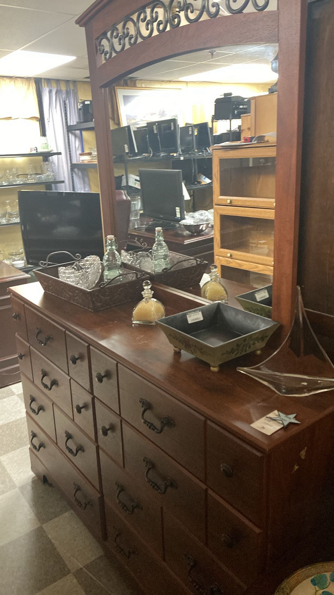 8 Drawer Dresser with Mirror