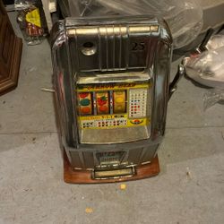 Very Old 25 Cent Arrowhead Slot Machine 