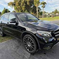 2019 Mercedes GLC 300 AMG PACKAGE (Private seller)