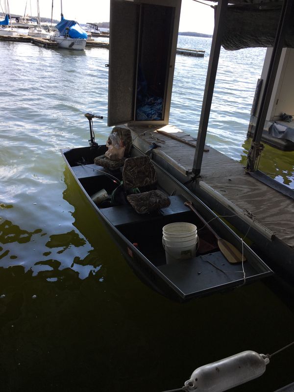 12 foot Alumacraft jon boat for Sale in Nashville, TN