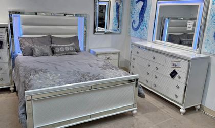 New 4pc Bedroom Set In Box 