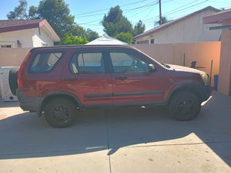 2004 Honda CR-V.  Automatic, 4 Cylinder, AC Blow Cold, Clean Title