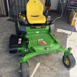John Deere Z315E 42 in. 20 HP Gas Dual Hydrostatic Zero Turn Riding Lawn Mower