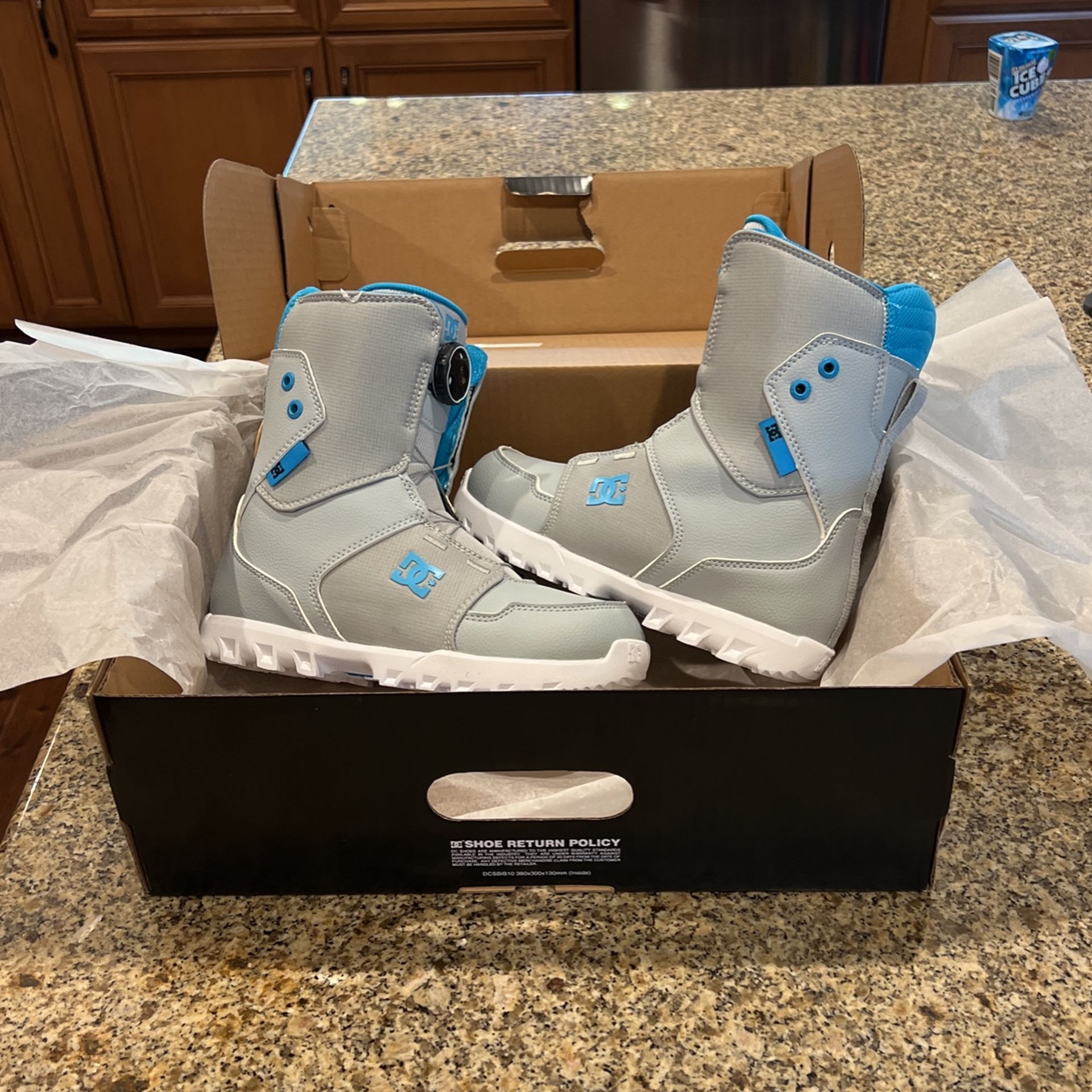 DC Youth Snowboarding Boots Brand New Size 4 for Sale in Phoenix, AZ