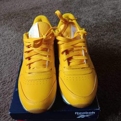 🌺 Yellow Reebok 🌺