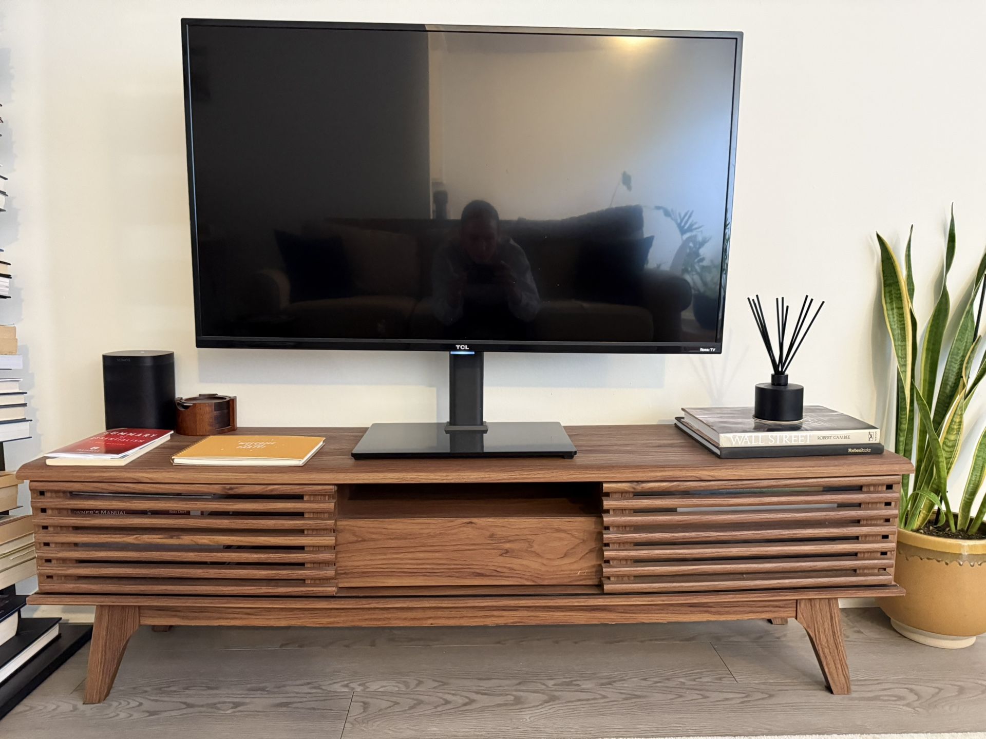 Article Media Console