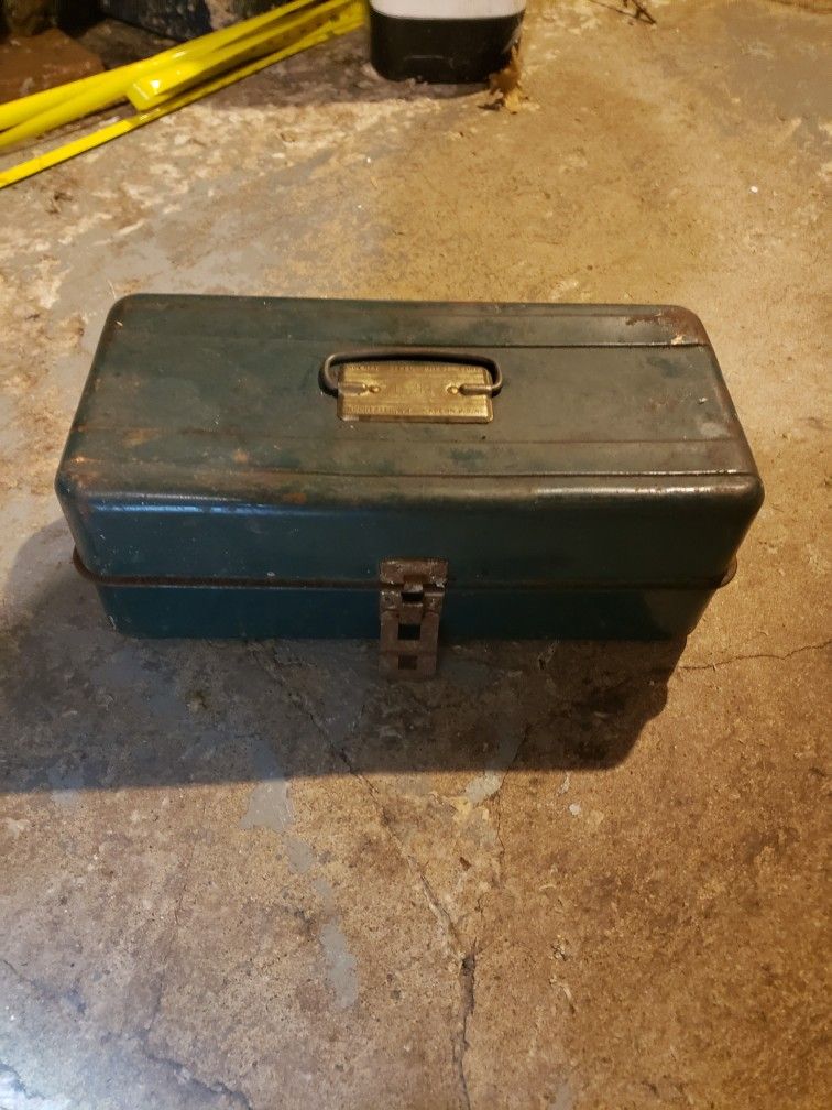 vintage tackle box (liberty New York)