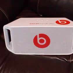 For sale is a white bluetooth portable Beatbox by Dr. Dre in great working and good cosmetic condition. This speaker has some scuffs and scratches on 