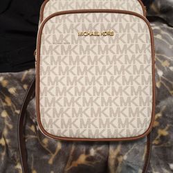 *** BRAND NEW *** MK Jet Set Travel Crossbody ( VANILLA )*** BRAND NEW *** MK Jet Set Travel Crossbody ( VANILLA )