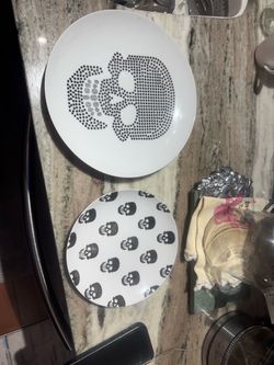 PLATES SKULLS