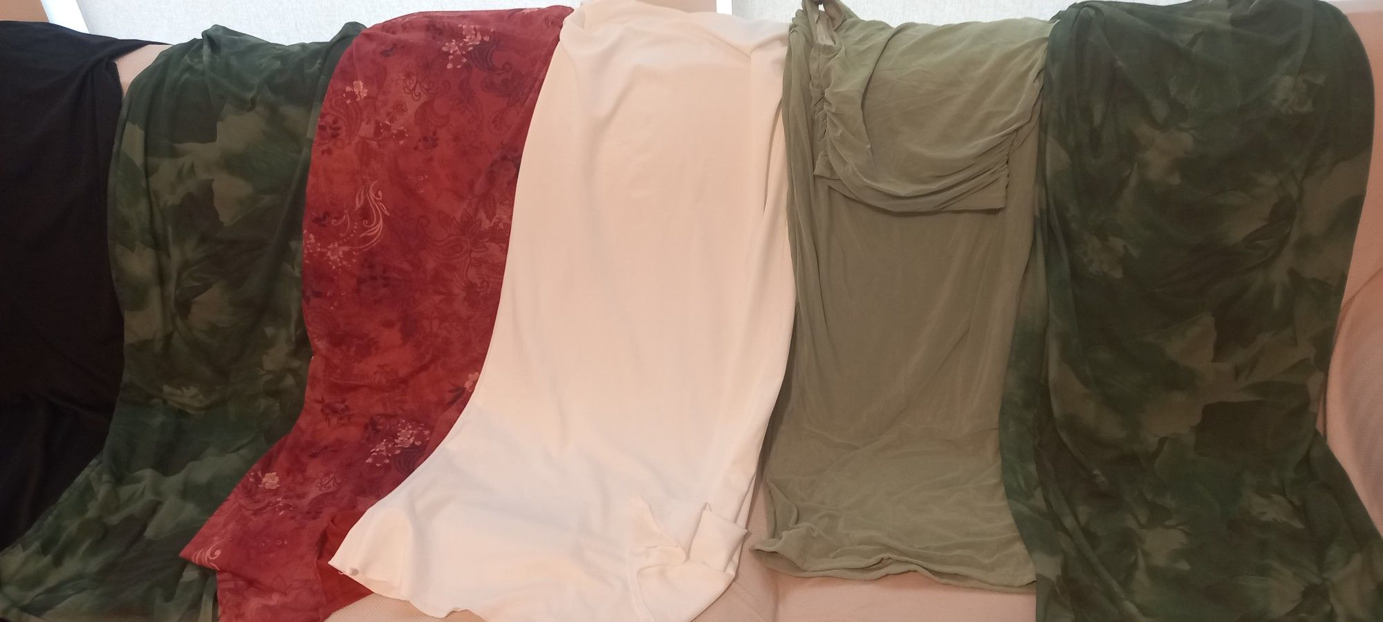 I'm selling a batch of clothes