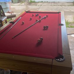 Pool table 