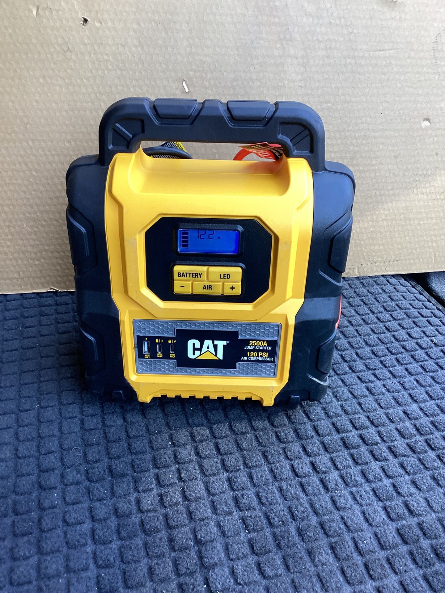 CAT 2500-AMP LITHIUM JUMP STARTER AND AIR COMPRESSOR 