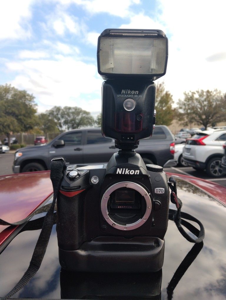 Nikon D70 Digital Camera Bundle