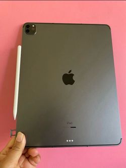 Apple IPad Pro 12.9” 5th Generation ( M1 chip / XDR display / 2021) 128GB WiFi + cellular (5G/Unlocked) with keyboard, pen &  Accessories