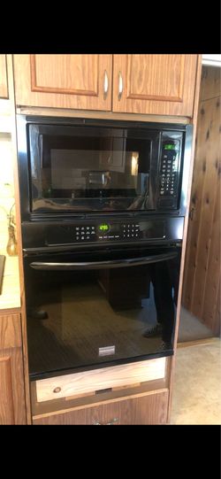 Black countertop gas range, microwave combo $400 countertop gas range microwave combo $400