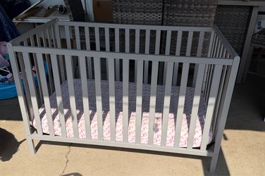 Baby crib with mattress