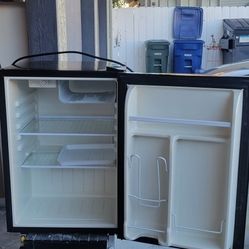 REFRIGERATOR FREEZER SINGLE DOOR