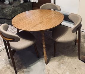 🔥Mid-Century inspired table and chairs 🔥