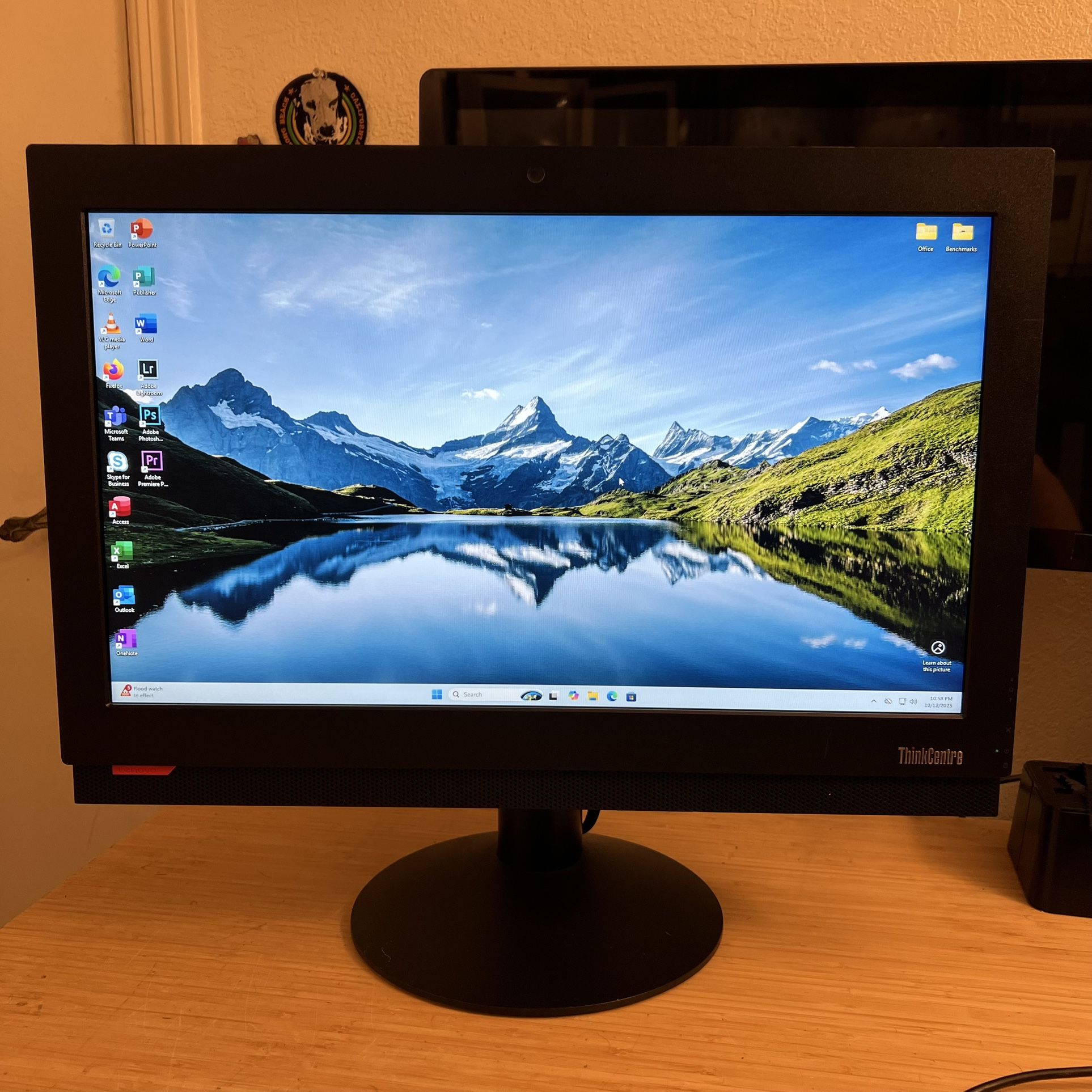 FAST Lenovo All-in-One Desktop Computer / PC / Core i5 / 8GB RAM / 21.5” Inch Display (1080p) / 128GB SSD / DVD / WiFi / Bluetooth / Windows 11 Pro