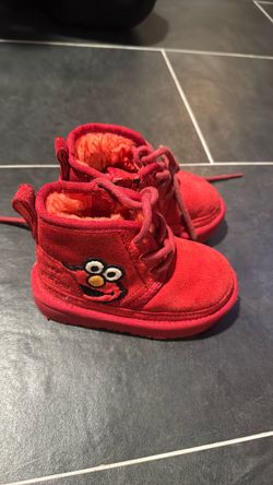Ugg red Elmo