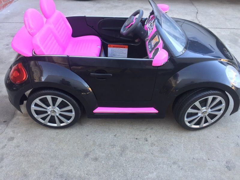 Kid Trax VW Beetle Convertible 12-Volt Battery-Powered Ride-On, Black