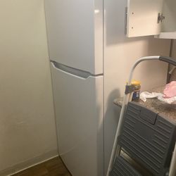Newer Fridge Works Well $150
